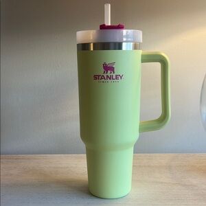 Stanley Green Dining Thermos for Refreshing Beverages. 40 oz